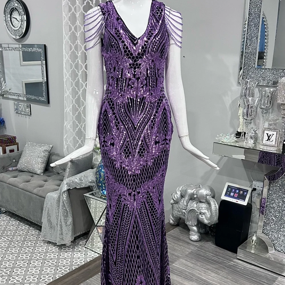 New 🟣 Purple Evening Gown with Beaded Shoulders and Long train. - Picture 10 of 16